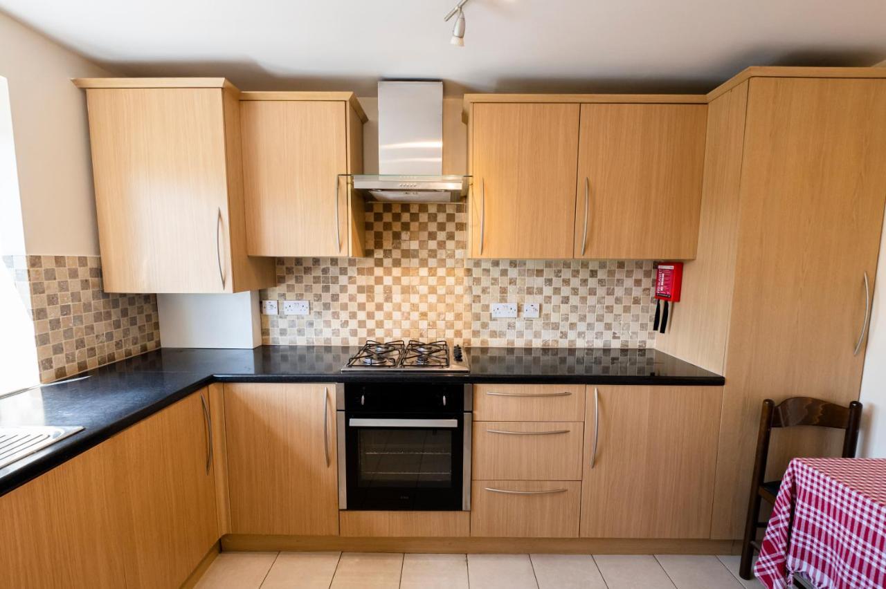 Immaculate 2-Bed Apartment In Isleworth By River Kültér fotó